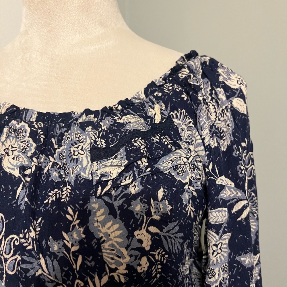 Angie Navy Floral Blouse with White Accents - Picture 4 of 6